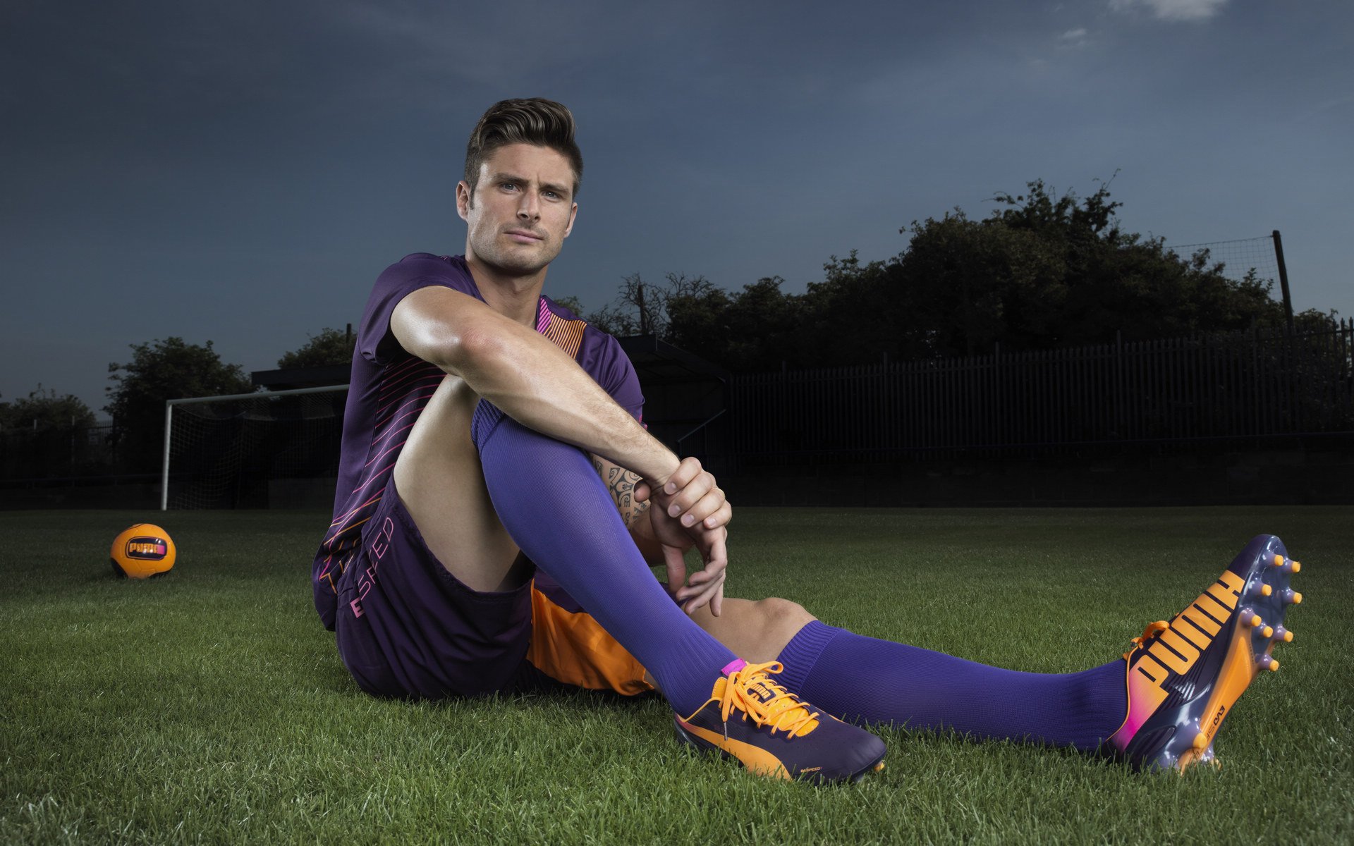 霍特·巴雷特：作为全黑队的全能中场，他的快速决策和精确控制帮助球队夺得多场胜利